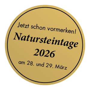 Rundes Siegel mit Text „Jetzt schon vormerken! Natursteintage 2026 am 28. und 29. März“.